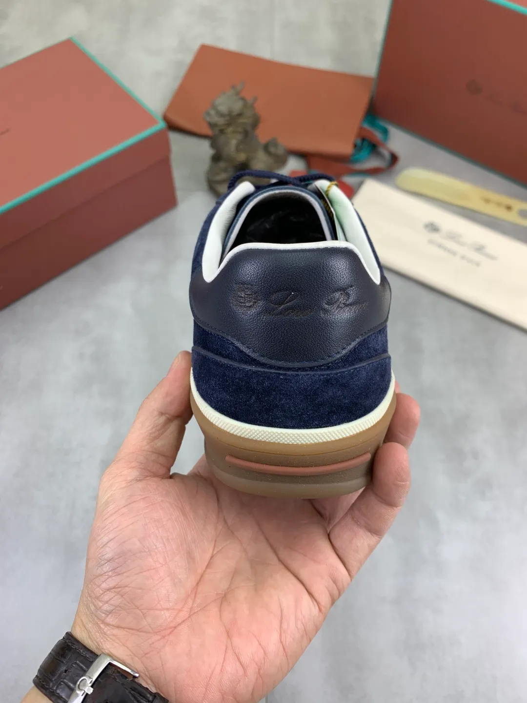 Men's men's shoes 💰P580 New model 💰 The latest casual shoes Loro Piana 💯 Top grade 💯 Buy the original copy 💯 Founded the existing Loro Piana company on April 24, 1924. It is the sixth generation of family operation, providing the best quality products to customers who are discerning about taste and quality. Imported original fly woven fabric with cowhide fabric, plain calfskin lining, hand-stitched thread with cowhide feet, original packaging, high-end outsole, size: 38-45 (customized for 46), 8️⃣ colors available